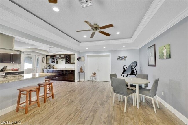 Building Photo - 1033 Dolphin Dr