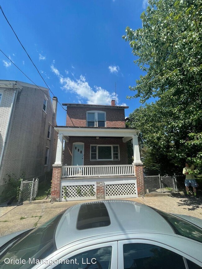 Building Photo - 4 br, 1.5 bath House - 431 LAUREL ST
