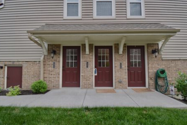 Covered side door entry - 7927 Oakbridge Way