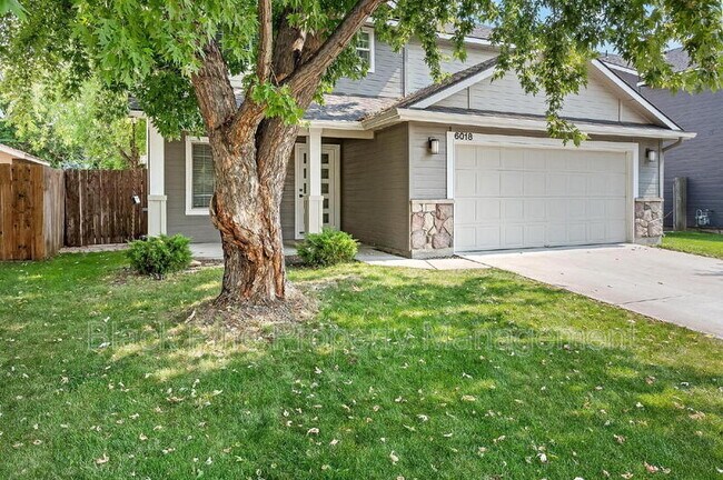 Building Photo - 6018 N Silver Maple Ave