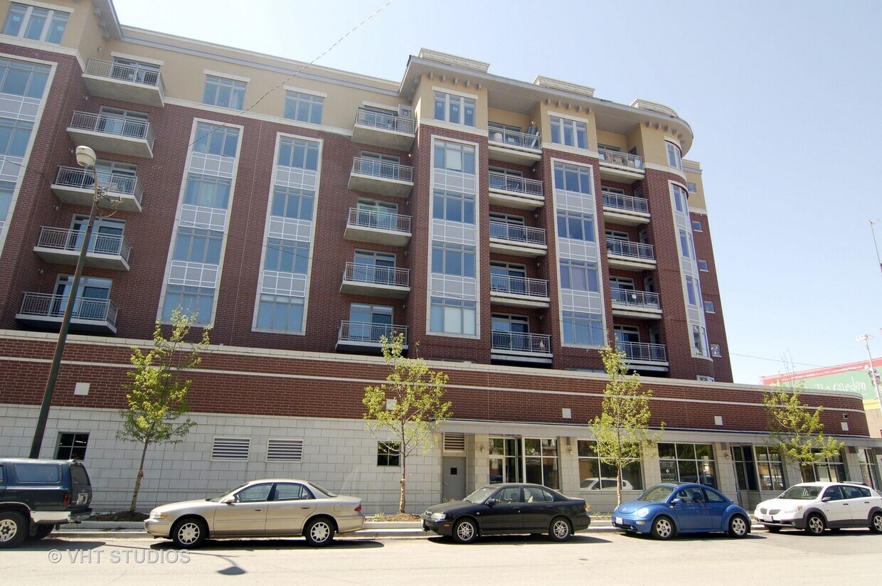 Primary Photo - 657 W Fulton St