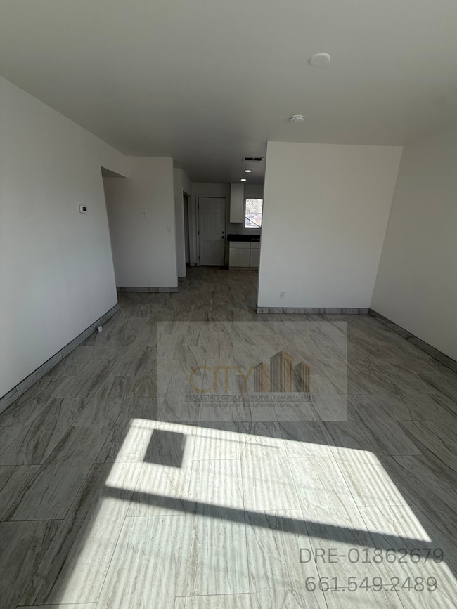 Building Photo - 316 S Oswell St
