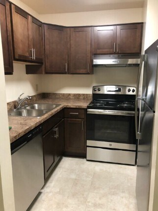 Foto del edificio - Monona Village Apartments