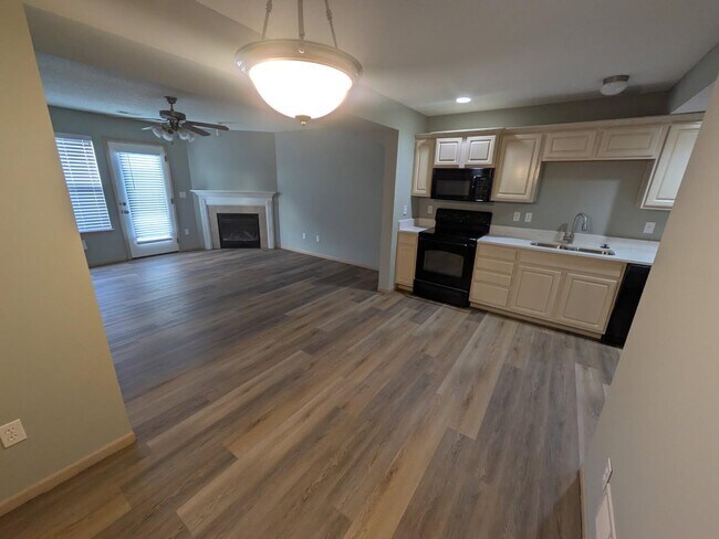 Foto del edificio - 2013 Hickoryleaf Ln