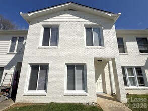 Building Photo - 300 N Main St