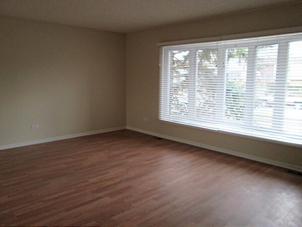 Building Photo - 5138 Riverside Dr