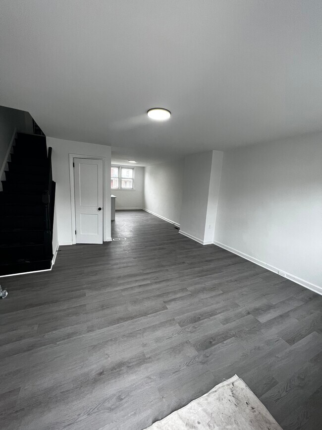 Foto del edificio - 817 Hughes St