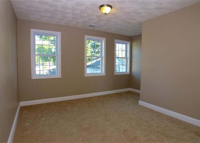 Foto del edificio - 15 Dalton Ct