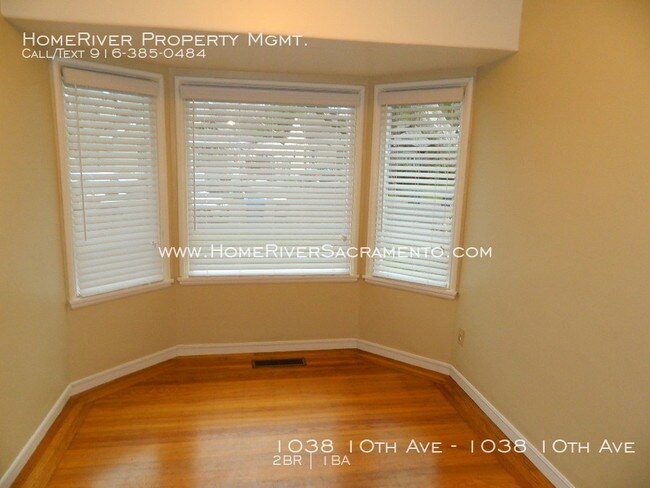 Foto del edificio - Beautiful Land Park Duplex