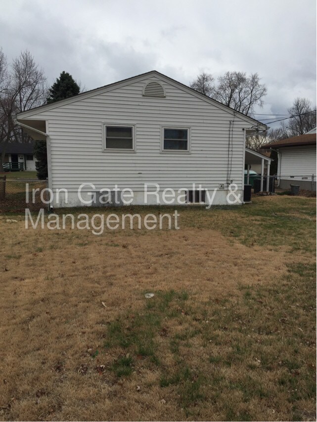 Building Photo - 135 McAlpine Dr