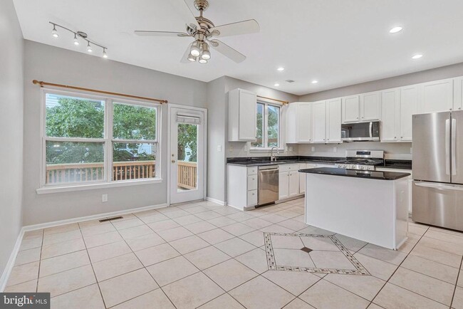 Building Photo - 2504 Woodrow Wilson Dr