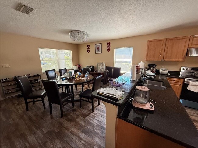 Foto del edificio - 8006 N 10th St