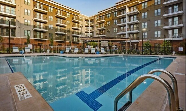 Foto del edificio - 6400 Blue Stone Rd