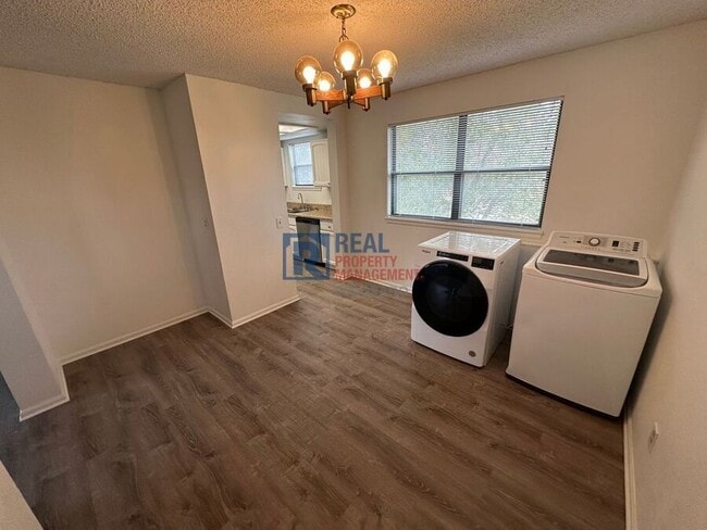 Foto del edificio - 3528 S Richfield St