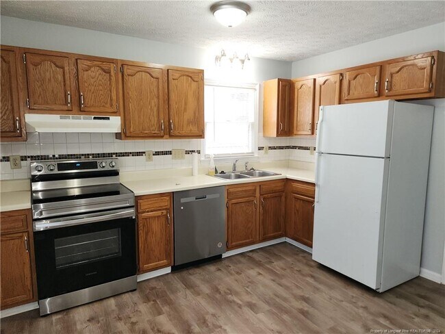 Foto del edificio - 6496 Applewhite Rd