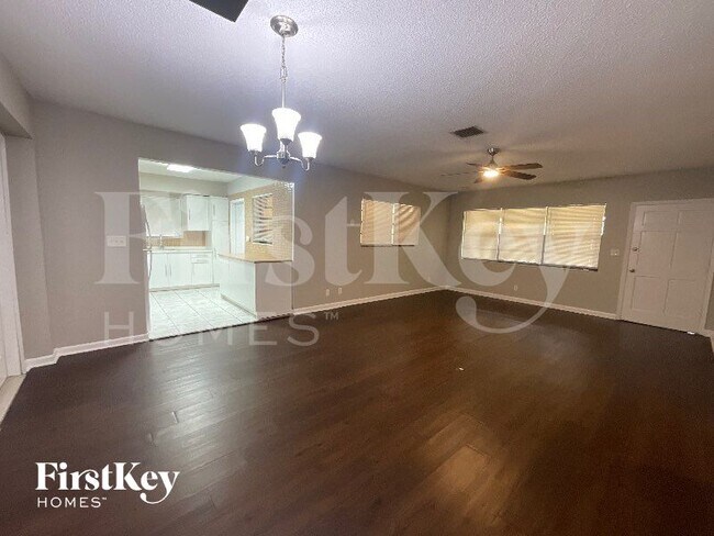 Foto del edificio - 830 E Evanston Cir