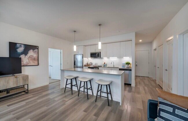 Foto del edificio - 2105 Forum Dr