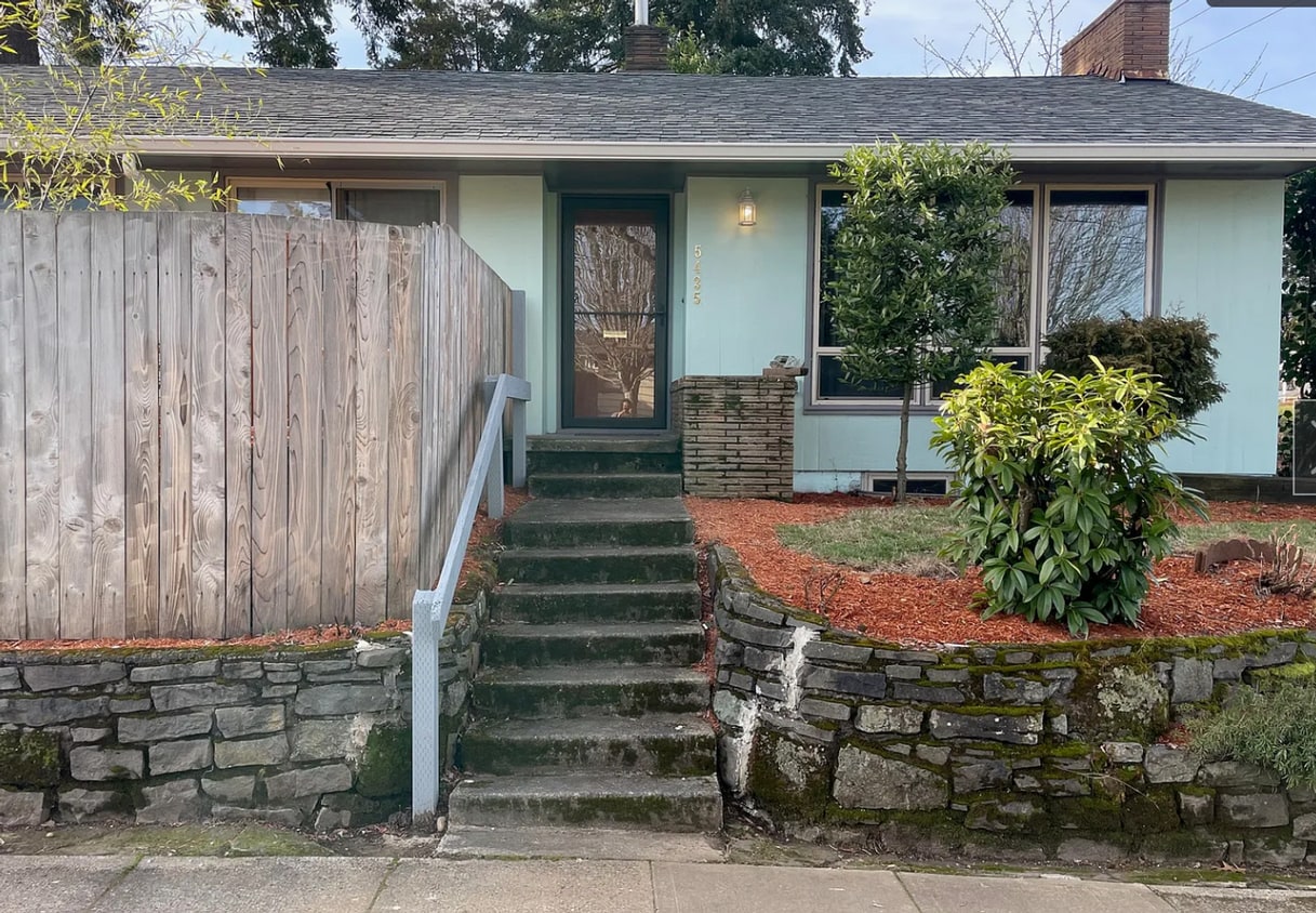 Primary Photo - 2- Bedroom, 1.5-Bathroom House in Concordi...