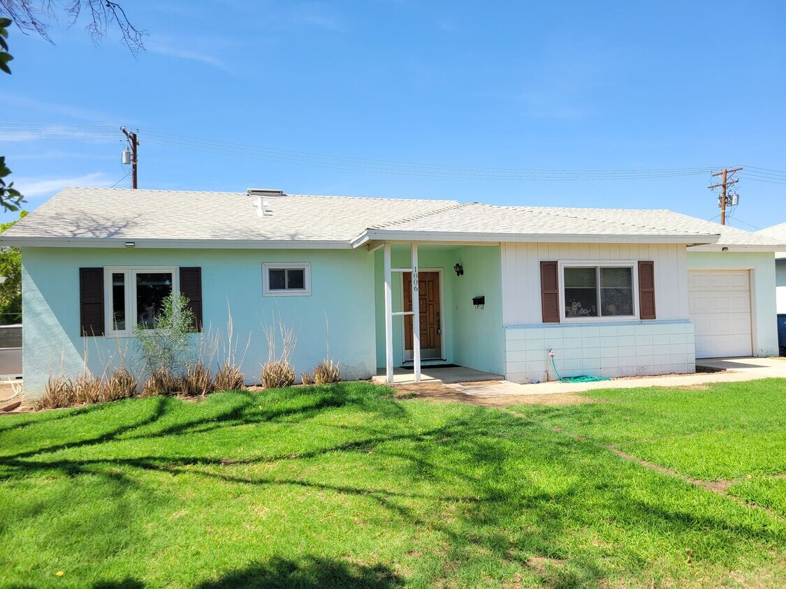 Primary Photo - Beautiful 3 Bed, 3 Bath Home in El Centro!