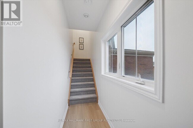 Building Photo - 485 Beresford Path