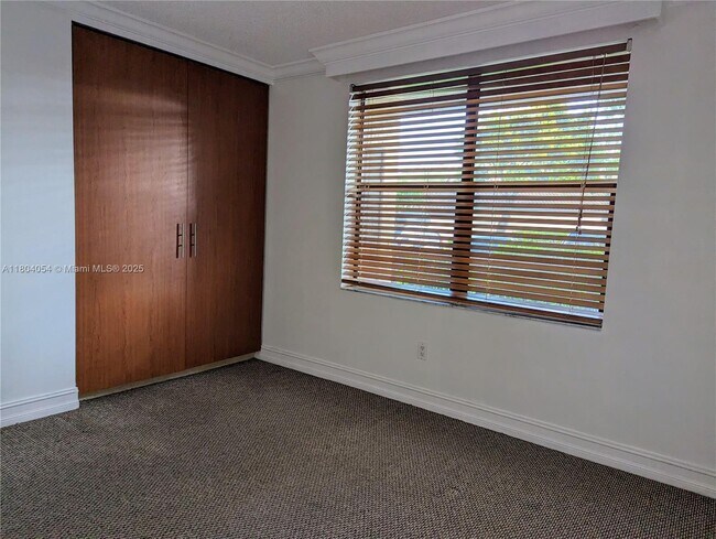 Foto del edificio - 4561 W McNab Rd