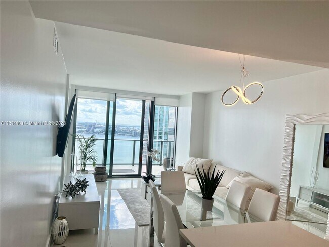 Foto del edificio - 650 NE 32nd St