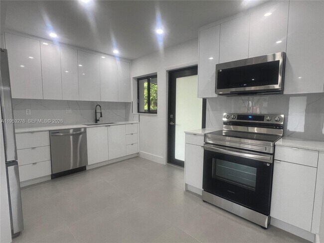 Foto del edificio - 13380 NW 32nd Ave