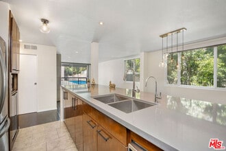 Building Photo - 8535 W Knl Dr