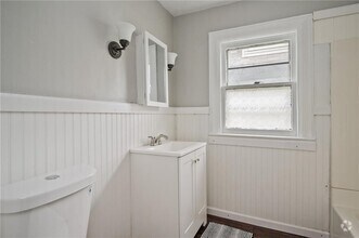 Building Photo - 117 Kenwood Ave