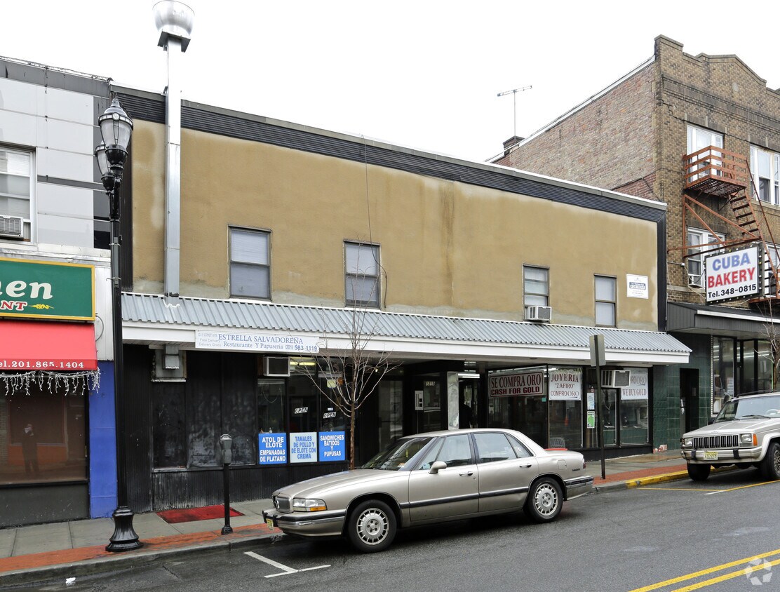 Primary Photo - 1215-1217 Summit Ave