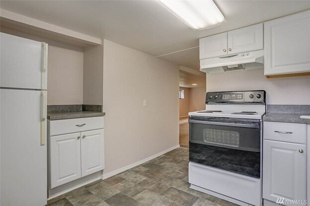 Cocina - 7730 18th Ave SW
