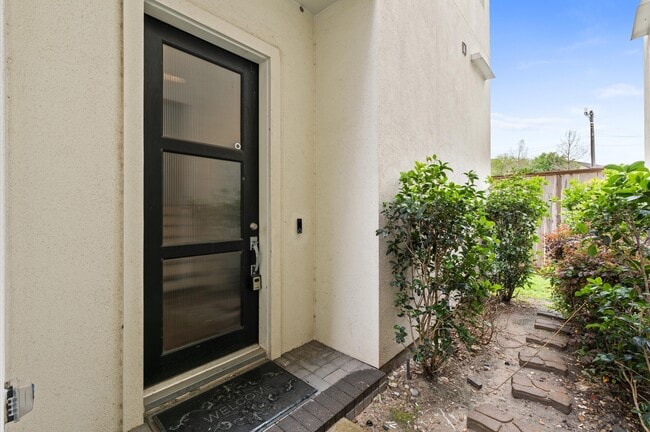 Building Photo - 120 Pierce St