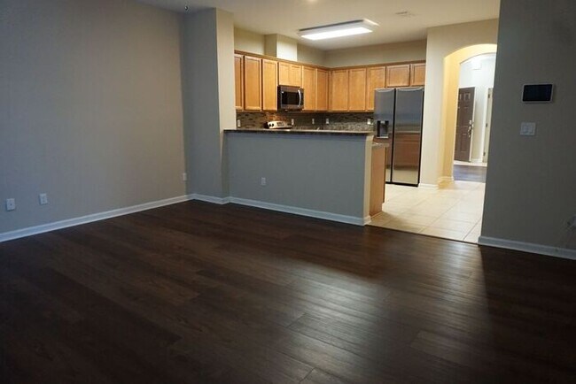 Building Photo - 3 Bedroom 2.5 Bathroom Townhome Near Mill ...