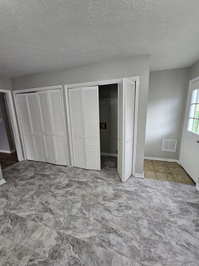 Building Photo - Two Bedroom Duplex in Lawrence Township ne...