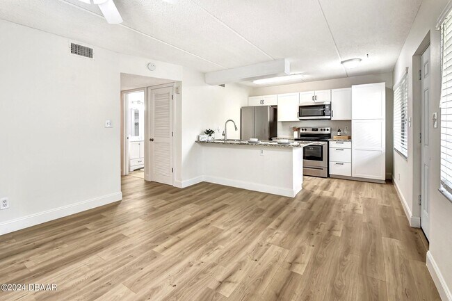 Building Photo - 1601 Big Tree Rd