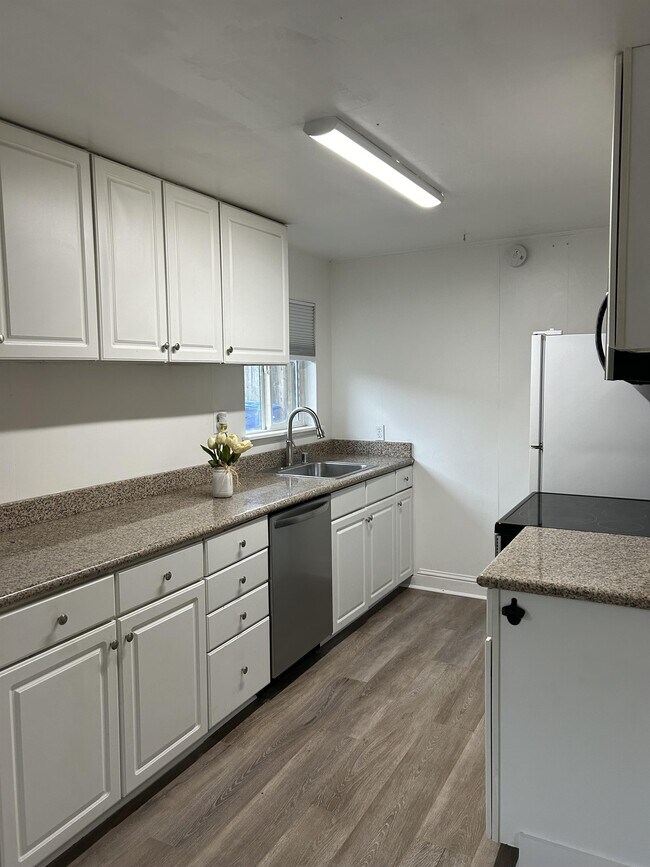 Foto del edificio - 802 Badgley Dr