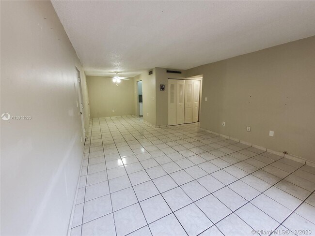 Building Photo - 7140 Fairway Dr
