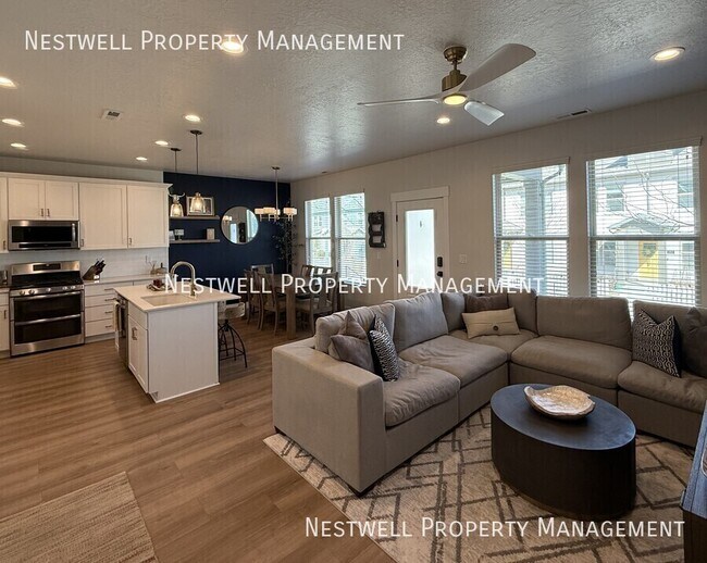 Foto del edificio - Light and Bright Daybreak Smart Townhome