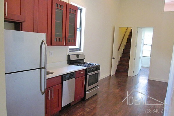 Foto principal - 883 Franklin Ave