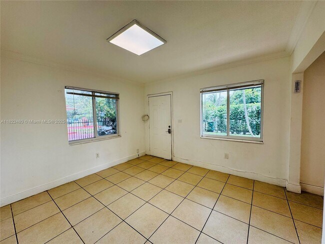 Foto del edificio - 2540 NE 181st St