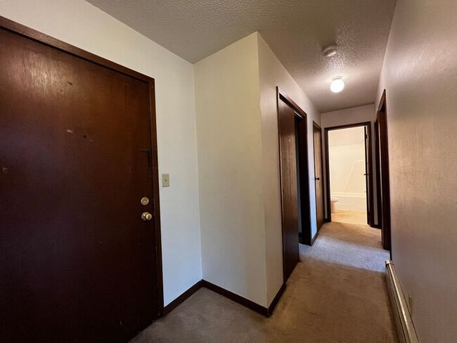 Building Photo - $1,025 | 2 Bedroom, 1 Bathroom Apartment |...