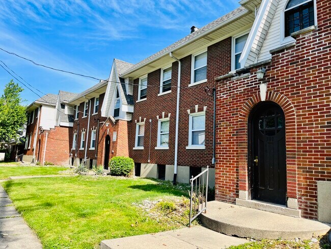 Building Photo - 301 W Whitney Ave