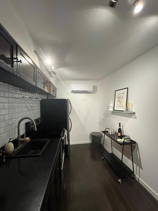 Foto del edificio - 900 Bay Dr