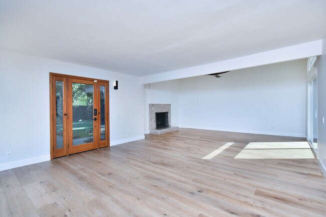 Building Photo - 31752 Bedfordhurst Ct