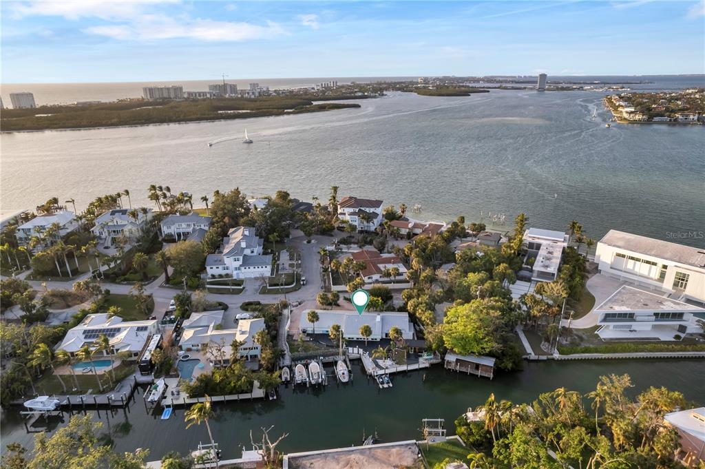 Primary Photo - 31 Lands End Ln