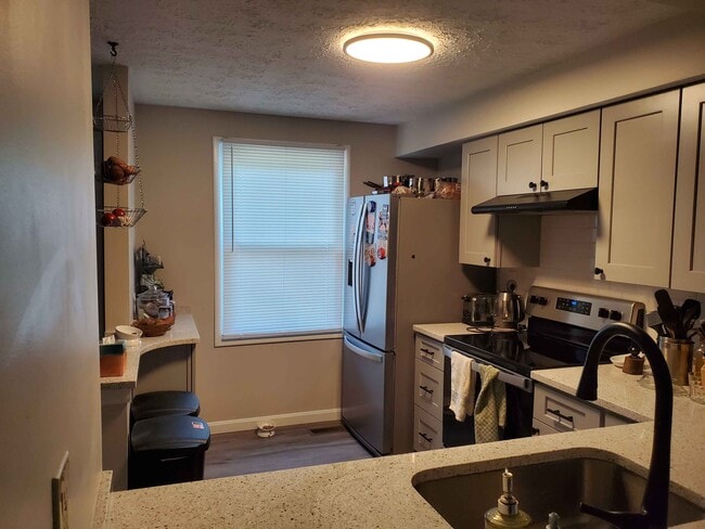 Building Photo - 5993 Rowanberry Dr