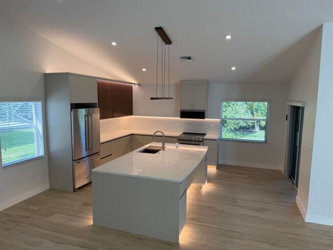 Foto del edificio - 2325 NW 101st Way