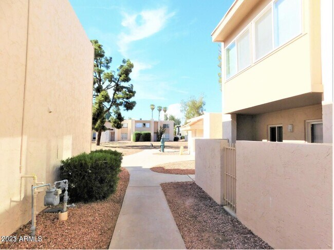 Building Photo - 3524 W Dunlap Ave