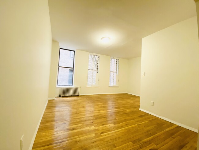 Building Photo - 953 Amsterdam Ave