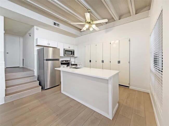 Building Photo - 5804 Circulo Dr